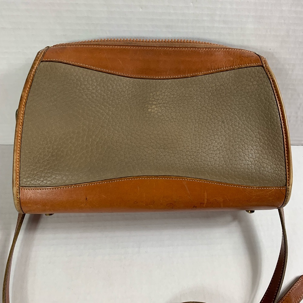 **SOLD**Vintage Dooney & Bourke Crossbody - Picture 4 of 9